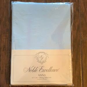 Noble Excellence Oblong Tablecloth
